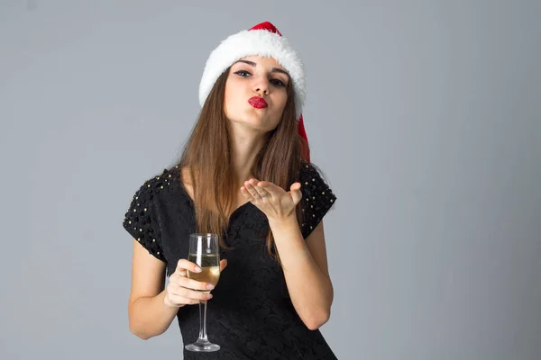 Mädchen mit einem Glas Champagner — Stockfoto