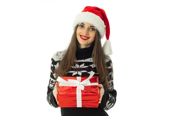 Flicka i varm tröja och santa hatt — Stockfoto