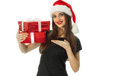 Noel Baba şapkası kırmızı hediye ile neşeli kız