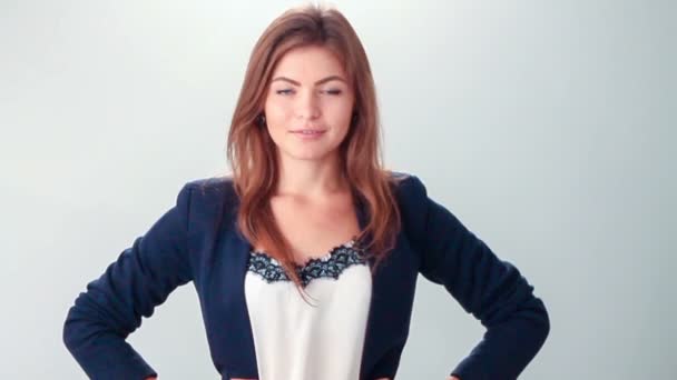 Woman in studio showing thumbs up — Stock Video