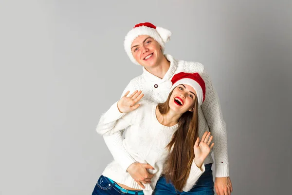 Coppia festeggiare il Natale in studio — Foto Stock