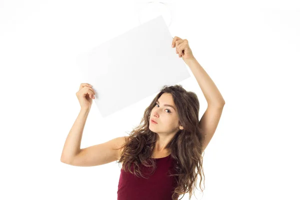 Menina em vestido vermelho com cartaz branco — Fotografia de Stock