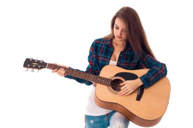 gitar ile genç sevimli esmer