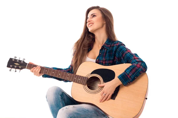Menina de beleza com guitarra nas mãos — Fotografia de Stock