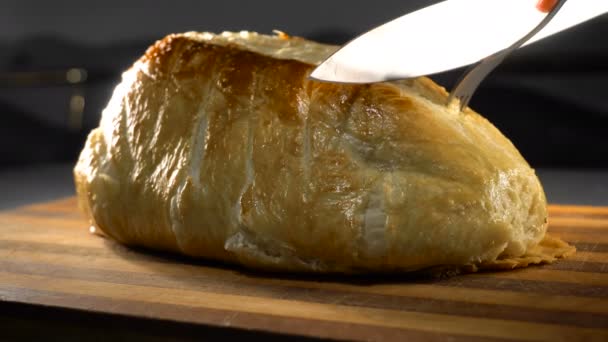 Beautiful juicy beef with crispy dough — Stock Video