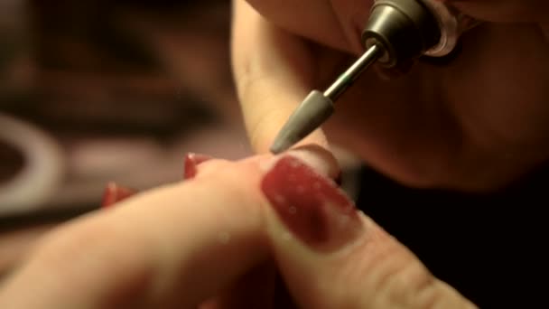 Manicure faz a menina manicure — Vídeo de Stock