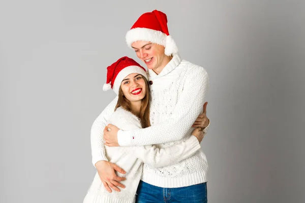 Coppia festeggiare il Natale in studio — Foto Stock