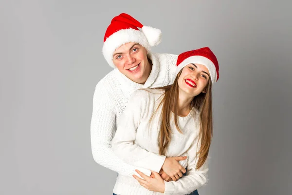 Coppia festeggiare il Natale in studio — Foto Stock