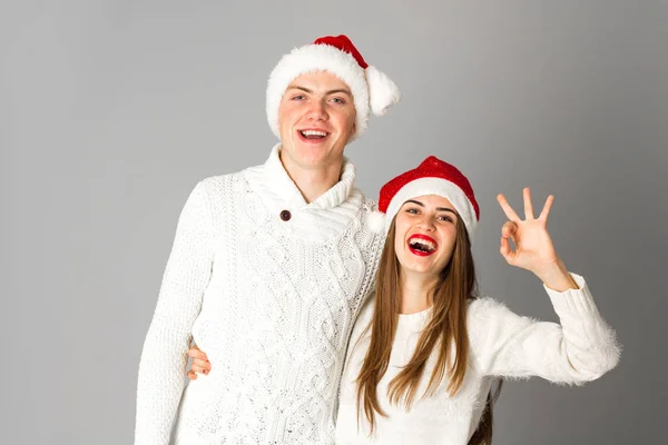 Coppia festeggiare il Natale in studio — Foto Stock