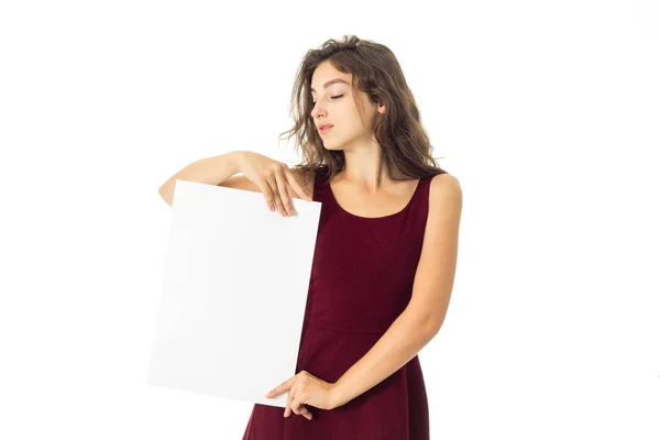 Chica en vestido rojo con pancarta blanca —  Fotos de Stock