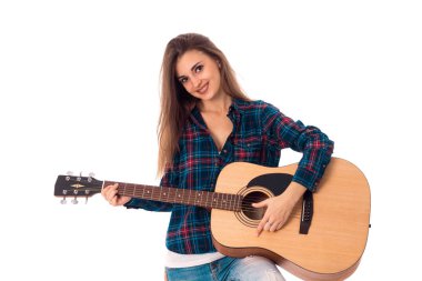 güzel esmer kız gitar çalmak