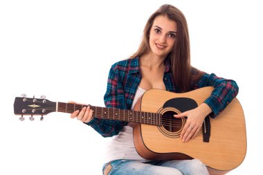 elinde gitar ile çekici Bayan