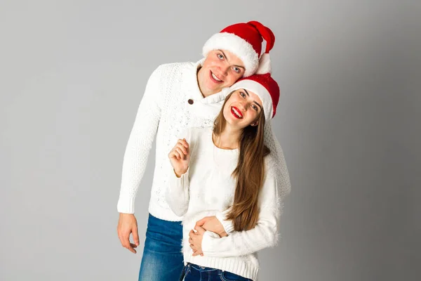 Coppia festeggiare il Natale in studio — Foto Stock