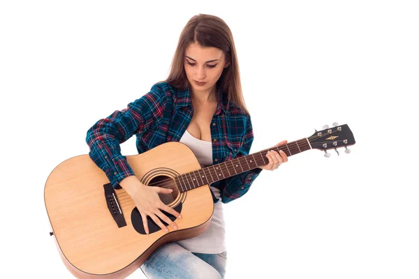 Jovem bonita mulher morena com guitarra — Fotografia de Stock