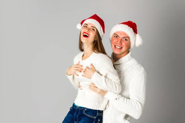 Pareja celebrar la Navidad en el estudio —  Fotos de Stock