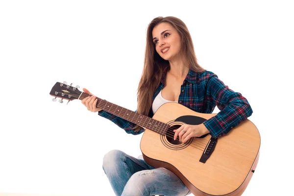 Menina bonita com guitarra sorrindo — Fotografia de Stock