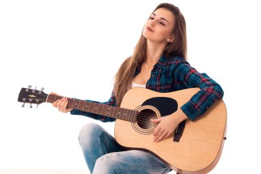 elinde gitar ile güzel kız