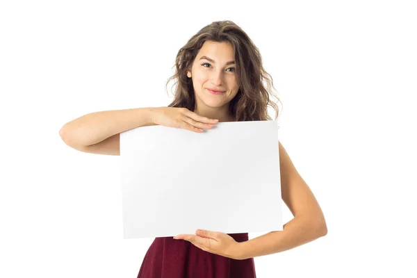 Beyaz afişini ile Kırmızı elbiseli kız — Stok fotoğraf