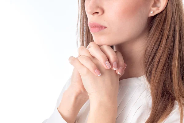 Het meisje zorgvuldig geplaatst twee handen van de persoon — Stockfoto