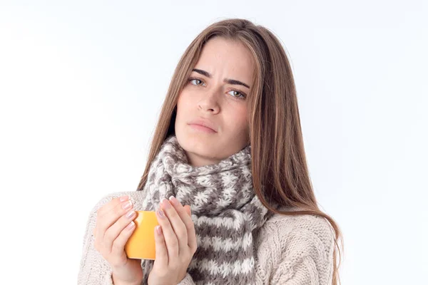 Junges Mädchen leidet unter Haltebecher — Stockfoto