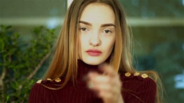 güzel make up kameraya evde seyir ile cinsel genç bayan