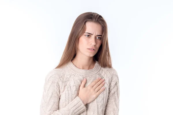 Молодая девушка с болезнью сердца — стоковое фото