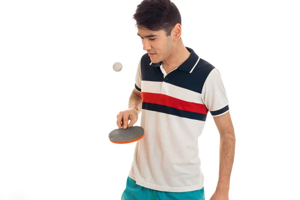 Junger Sportler praktiziert Ping-Pong isoliert auf weißem Hintergrund — Stockfoto
