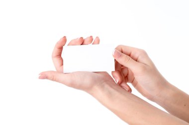 arka plan üzerinde izole beyaz yaprak yakın olan Bayan eller