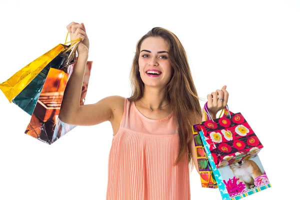 Diversão menina bonita detém muitos pacotes diferentes com presentes e risos close-up — Fotografia de Stock