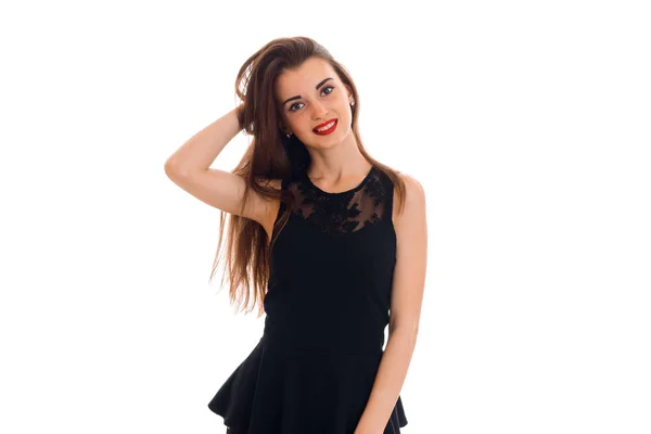 Sexy mujer joven con labios rojos en vestido negro posando y sonriendo en cámara aislada sobre fondo blanco —  Fotos de Stock