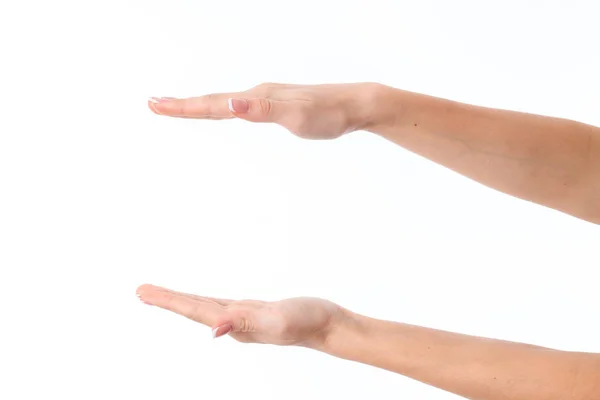 Dos manos femeninas extendidas hacia la una frente a la otra aisladas sobre fondo blanco —  Fotos de Stock