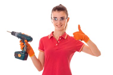 yenileme ve başparmak yukarıya üstünde izole beyaz arka plan gösteren gülümseyen genç esmer Oluşturucusu kız üniforması ve gözlük yapar