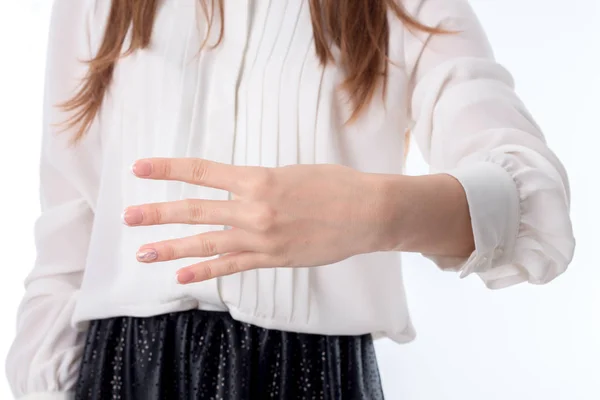 Fille étiré une main et quatre doigts montre gros plan — Photo