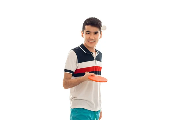 Esportista alegre praticando um tênis de mesa com raquete nas mãos e sorrindo na câmera isolada no fundo branco — Fotografia de Stock