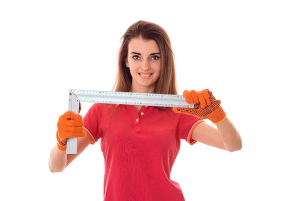 Niña sosteniendo una herramienta para reparar el apartamento y sonriendo — Foto de Stock