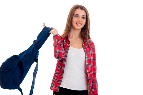 Schöne junge brünette Studenten Teenager in stilvoller Kleidung und Rucksack in den Händen posiert isoliert auf weißem Hintergrund — Stockfoto