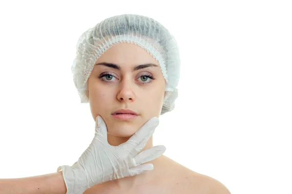 Mooi meisje bij de plastisch chirurg geïsoleerd op witte achtergrond — Stockfoto