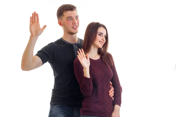 Pasangan muda yang cantik melihat ke samping dan menunjukkan gerakan tangan — Stok Foto