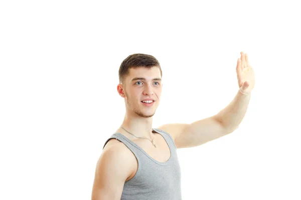 Молодой очаровательный парень поднял руку и показал жест — стоковое фото
