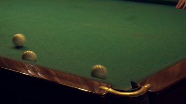 Rus bilardo oynamaktan yakın çekim