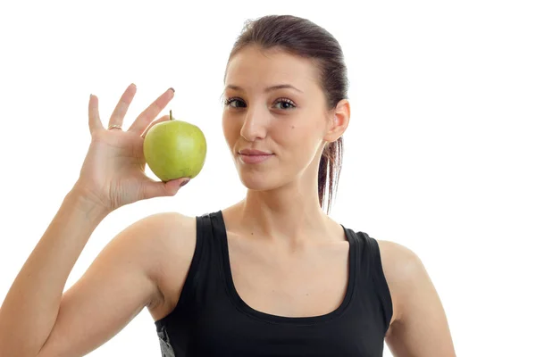 Chica joven que tiene en la mano una manzana verde — Foto de Stock