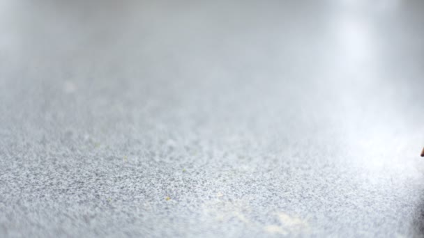 bouquet de biscuits colorés sur l'assiette 