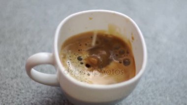 süt dökülen içine kahve