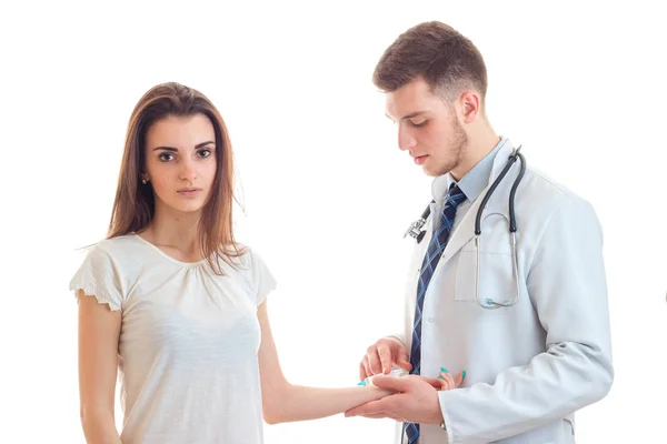 Jovem médico faz picada menina — Fotografia de Stock