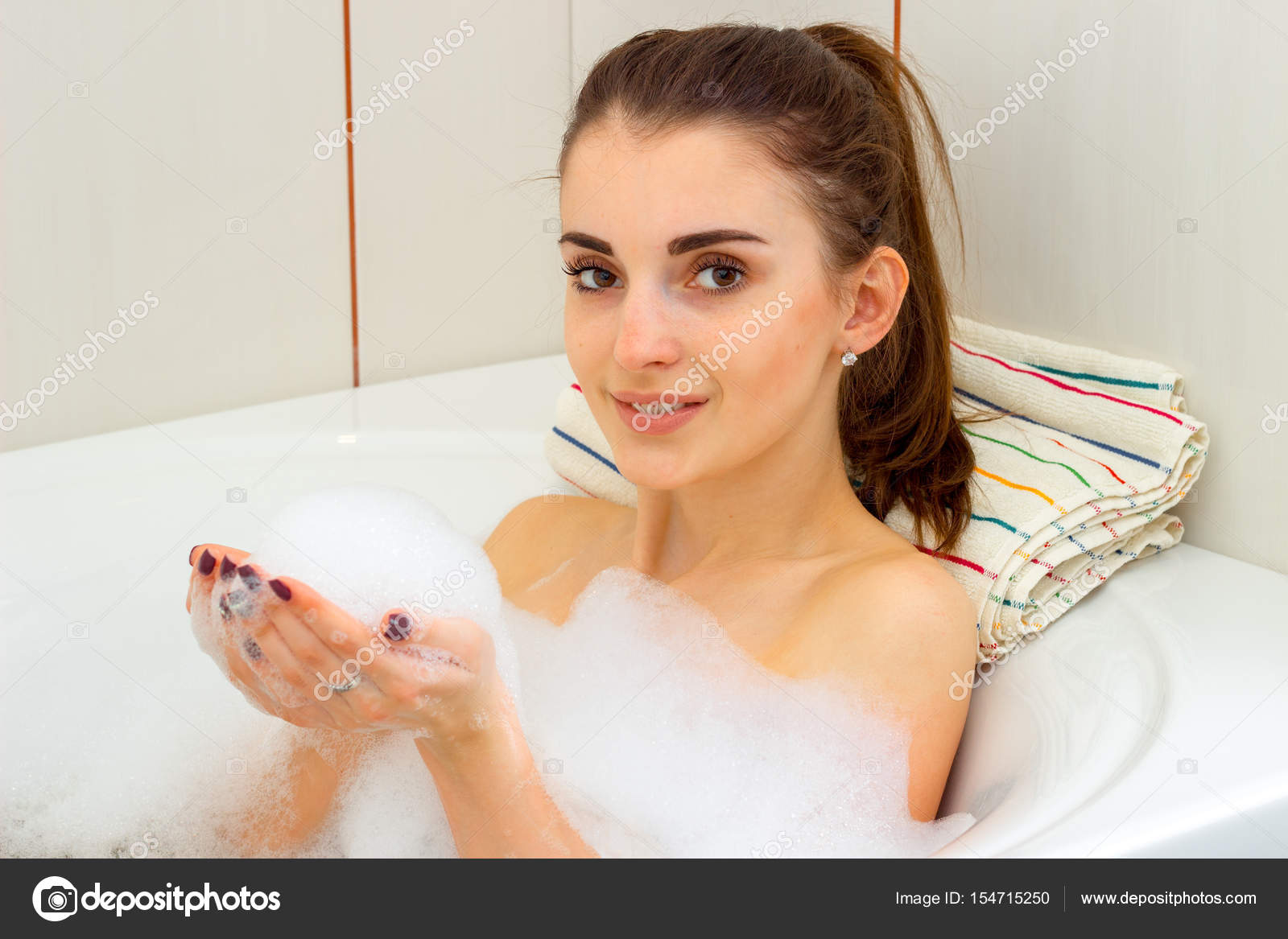 sexy hot tub girls free pics hd