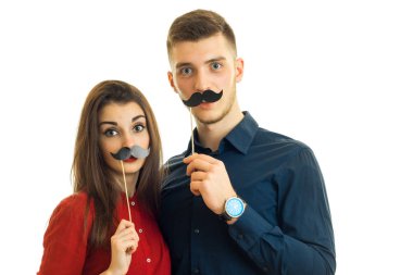 eğlenceli seven çift kağıt bıyıklı