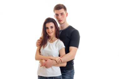 genç çekici adamı şefkatle kucaklayan bir güzel ulybchivuju kız