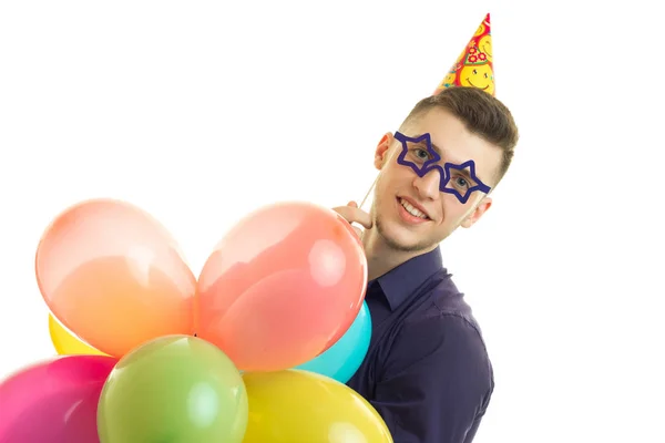Lustiger junger Kerl auf einer Kostümparty Geburtstag — Stockfoto