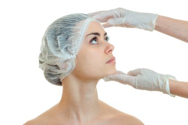 dermatolog eldiven bir kızlar yüz analizleri yakın çekim hazırlar