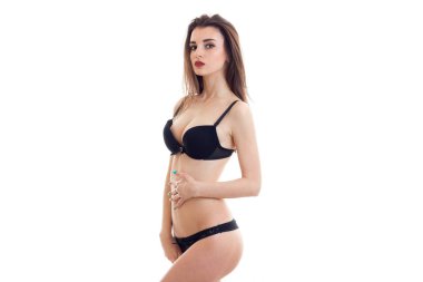 Kırmızı ruj dudaklarında ve seksi iç çamaşırı kameraya poz ile ince pin-up kızı